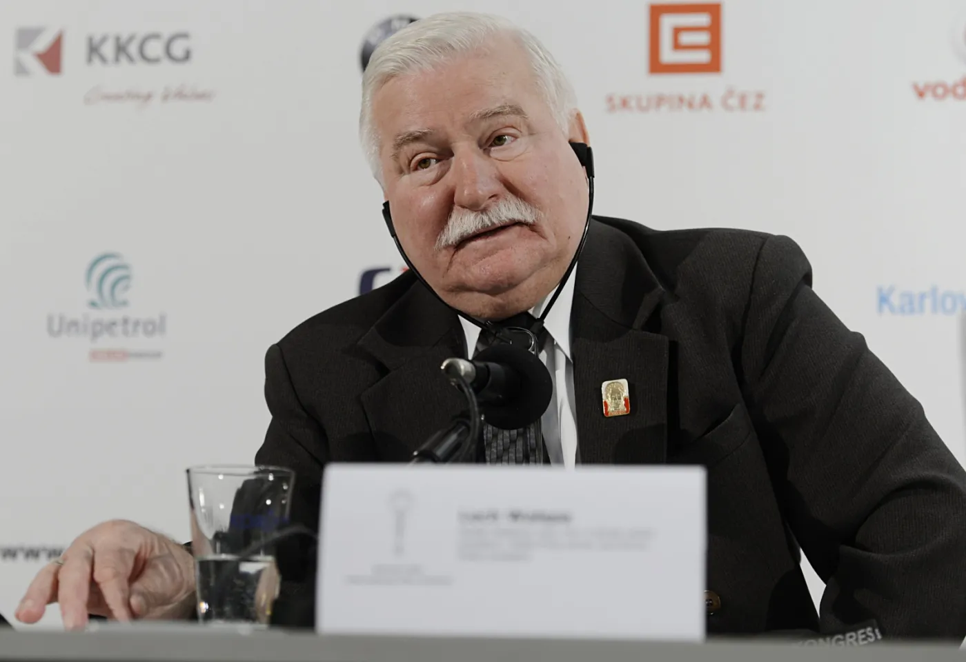 6535641-lech-walesa-na-festiwalu-w-karlowych.jpg