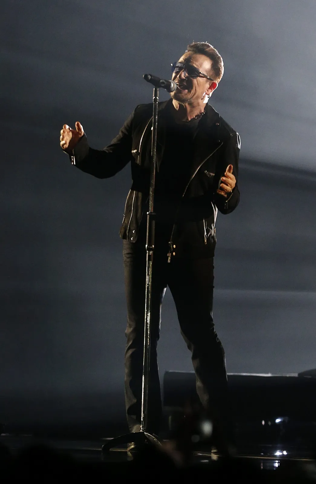 7046210-bono-i-u2-na-mtv-europe-music-awards.jpg