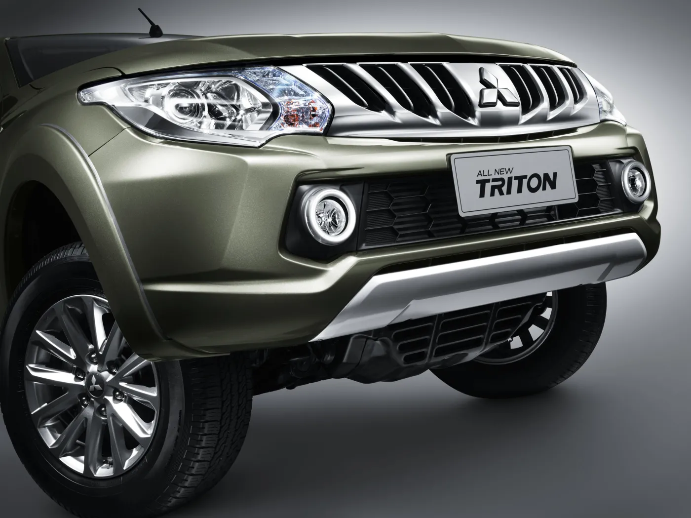 7084302-mitsubishi-triton-to-nowe-mitsubishi.jpg