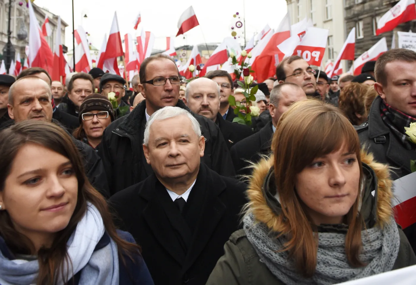 Uczestnicy "Marszu w Obronie Demokracji i Wolności Mediów", współorganizowanego przez PiS w 33. rocznicę wprowadzenia w Polsce stanu wojennego