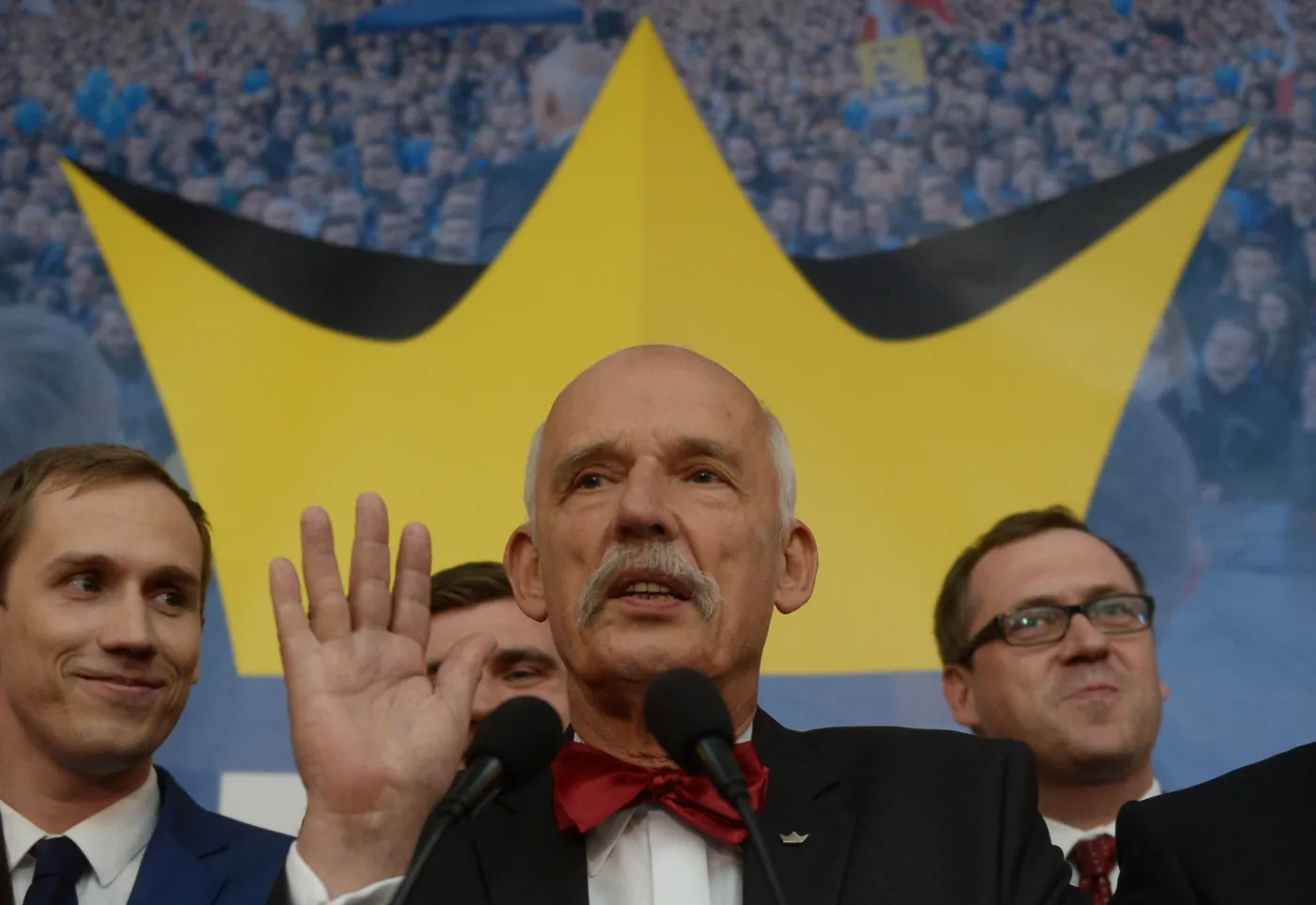 7751847-janusz-korwin-mikke-w-czasie-wieczoru.jpg