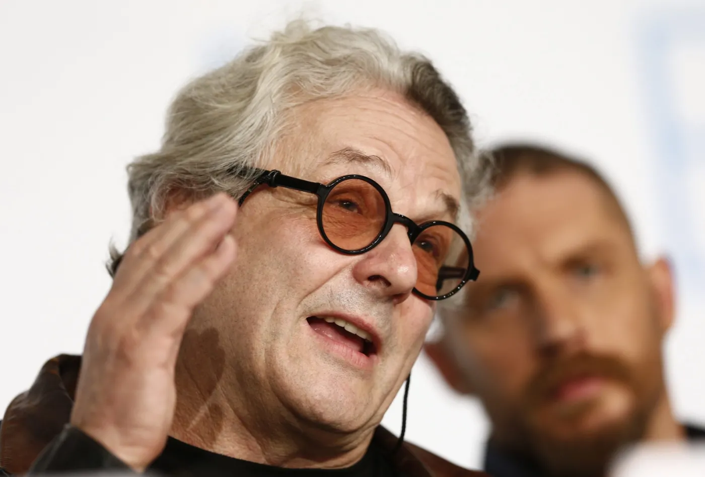 7768510-rezyser-george-miller-na-konferencji.jpg