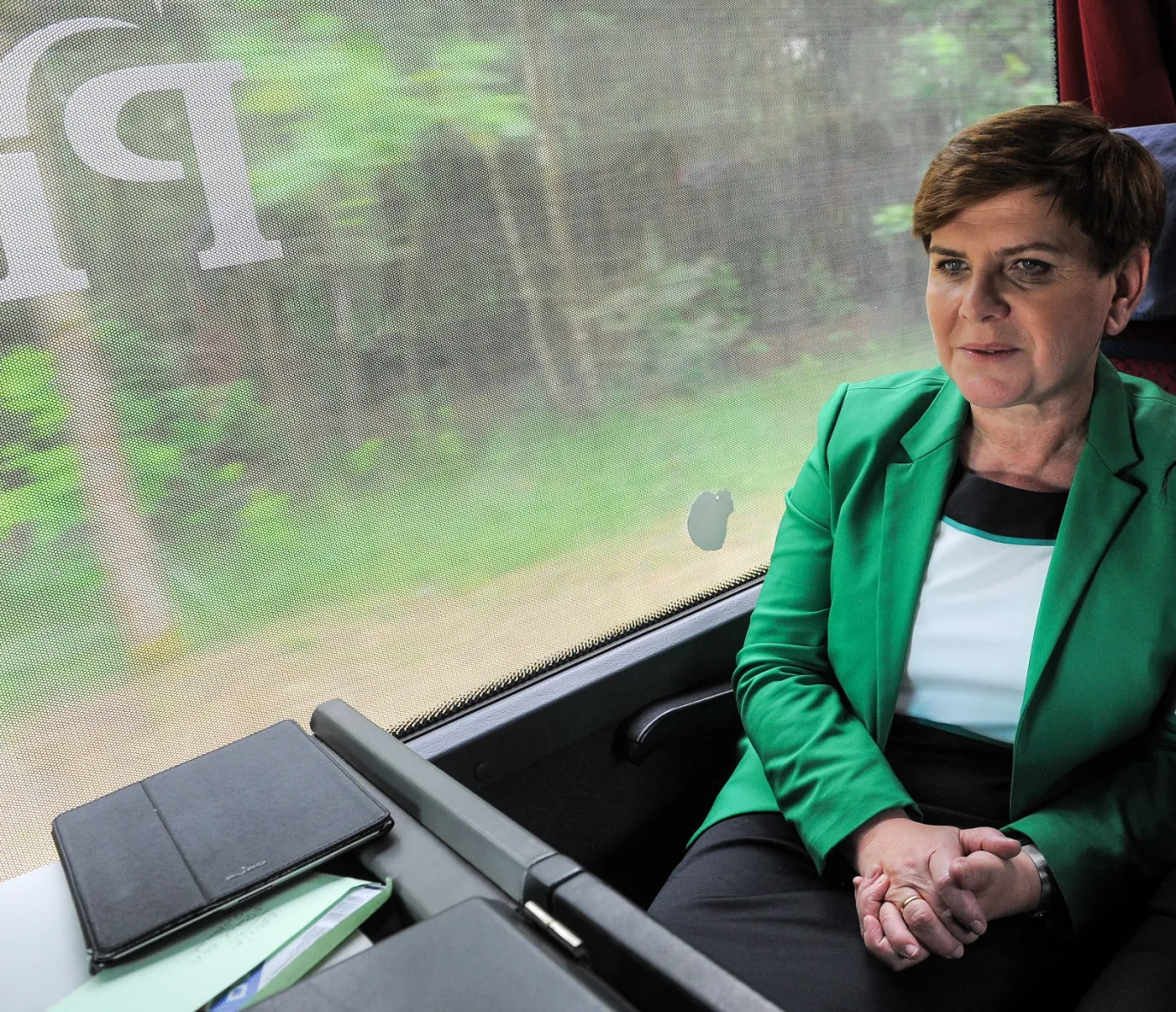 Kandydatka PiS na premiera, wiceprezes partii Beata Szydło w autokarze wyborczym
