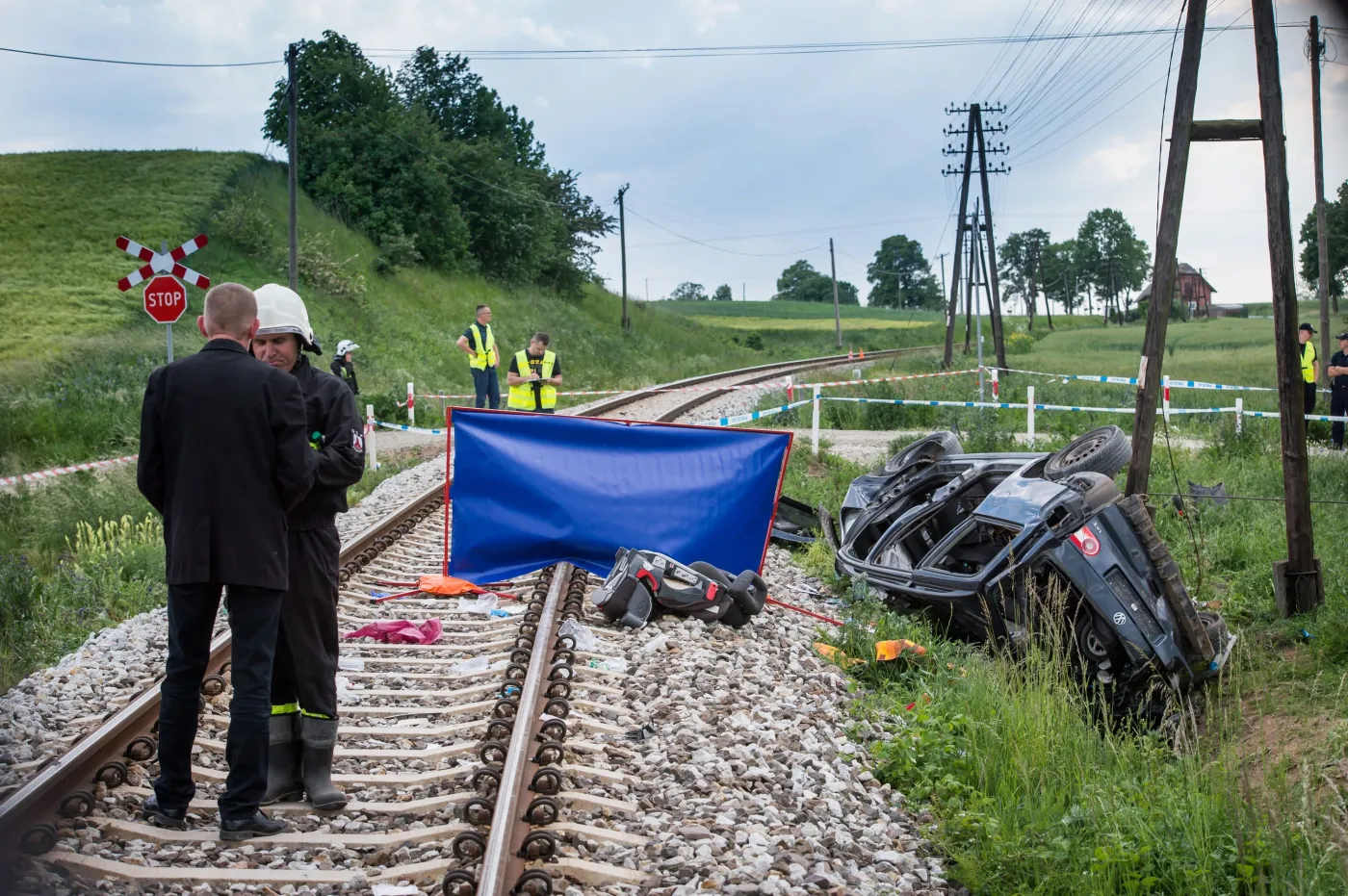 Miejsce zderzenia samochodu osobowego z szynobusem relacji Toruń - Grudziądz na niestrzeżonym przejeździe kolejowym w miejscowości Pniewite