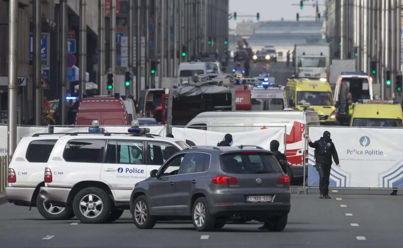 Lotnisko zamknięte, metro nie działa. Władze apelują: Zostańcie w domach