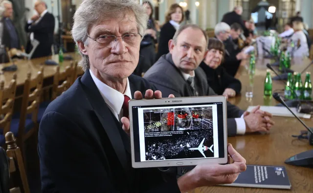 Kazimierz Nowaczyk z komisji Macierewicza: Będziemy domagać się ekshumacji ciał ofiar katastrofy smoleńskiej [ROZMOWA]