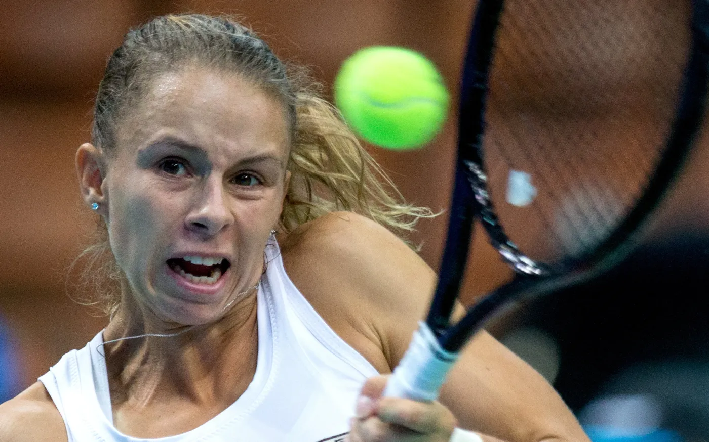 Magda Linette w pojedynku z Francuzką Pauline Parmetier w ćwierćfinale turnieju tenisowego WTA w Katowicach