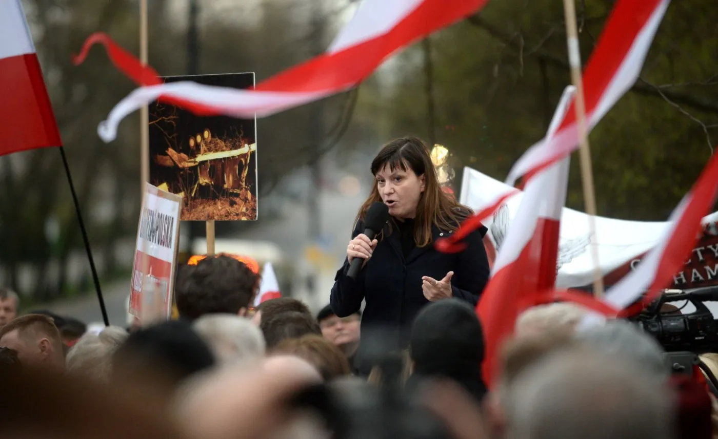 Ewa Stankiewicz w czasie manifestacji pod ambasadą Rosji