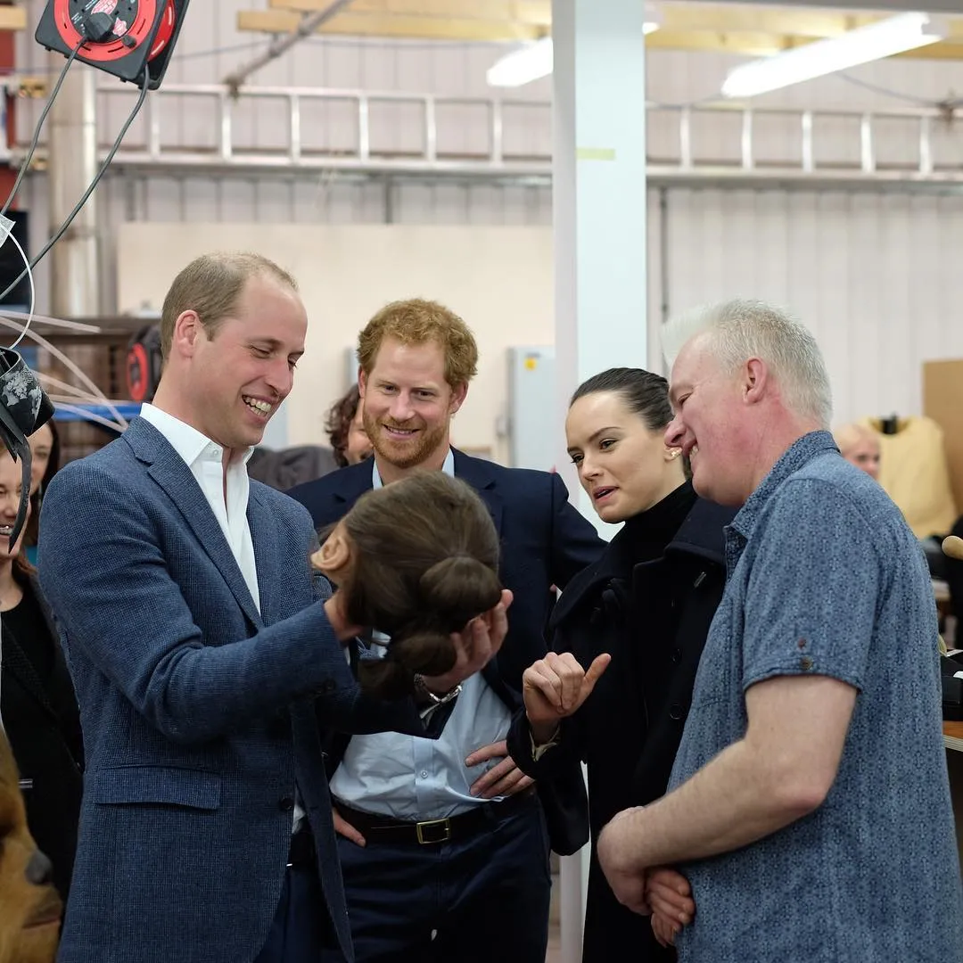 8952923-william-i-harry-na-planie-gwiezdnych.jpg