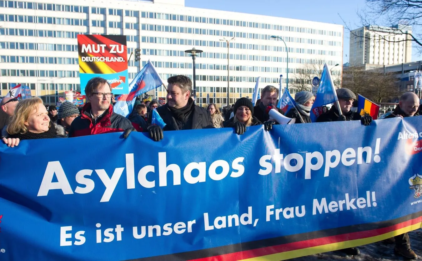 Demonstracja Alternatywy dla Niemiec przeciwko polityce azylowej rządu Angeli Merkel