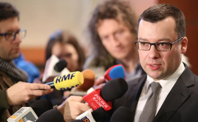 Bibliotekarz podejrzany o brutalne morderstwo widziany na lotnisku. Uciekł za granicę?