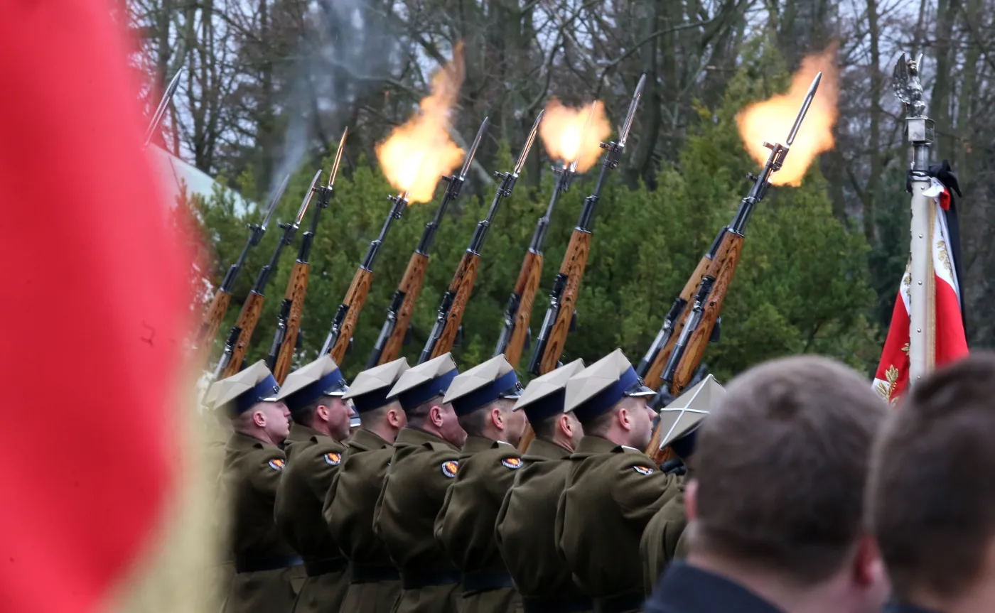 Bohaterska łączniczka AK "Kama" spoczęła na Powązkach. Miała wojskowy pogrzeb [ZDJĘCIA]