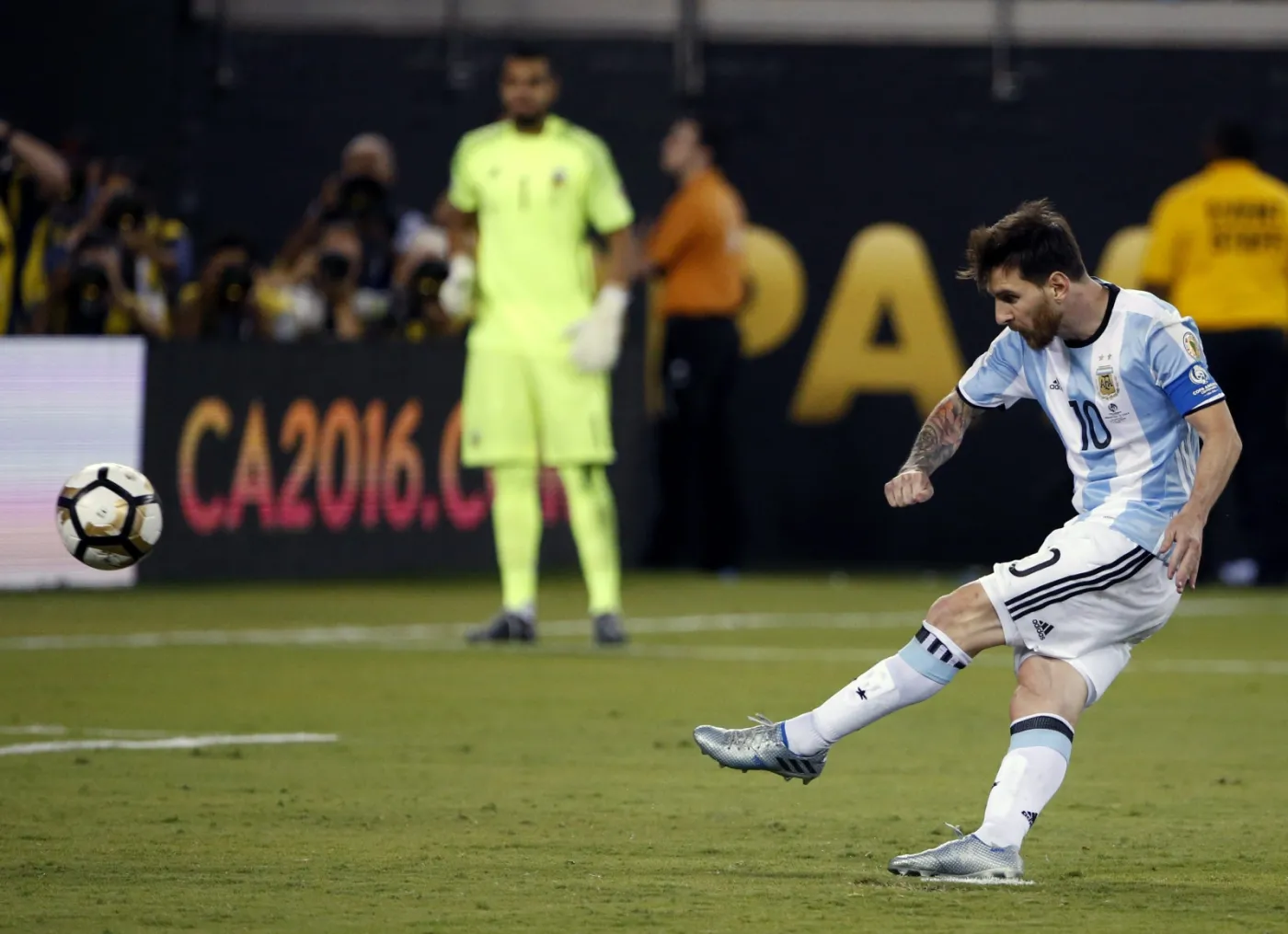 9222602-lionel-messi-zakonczyl-reprezentacyjna.jpg