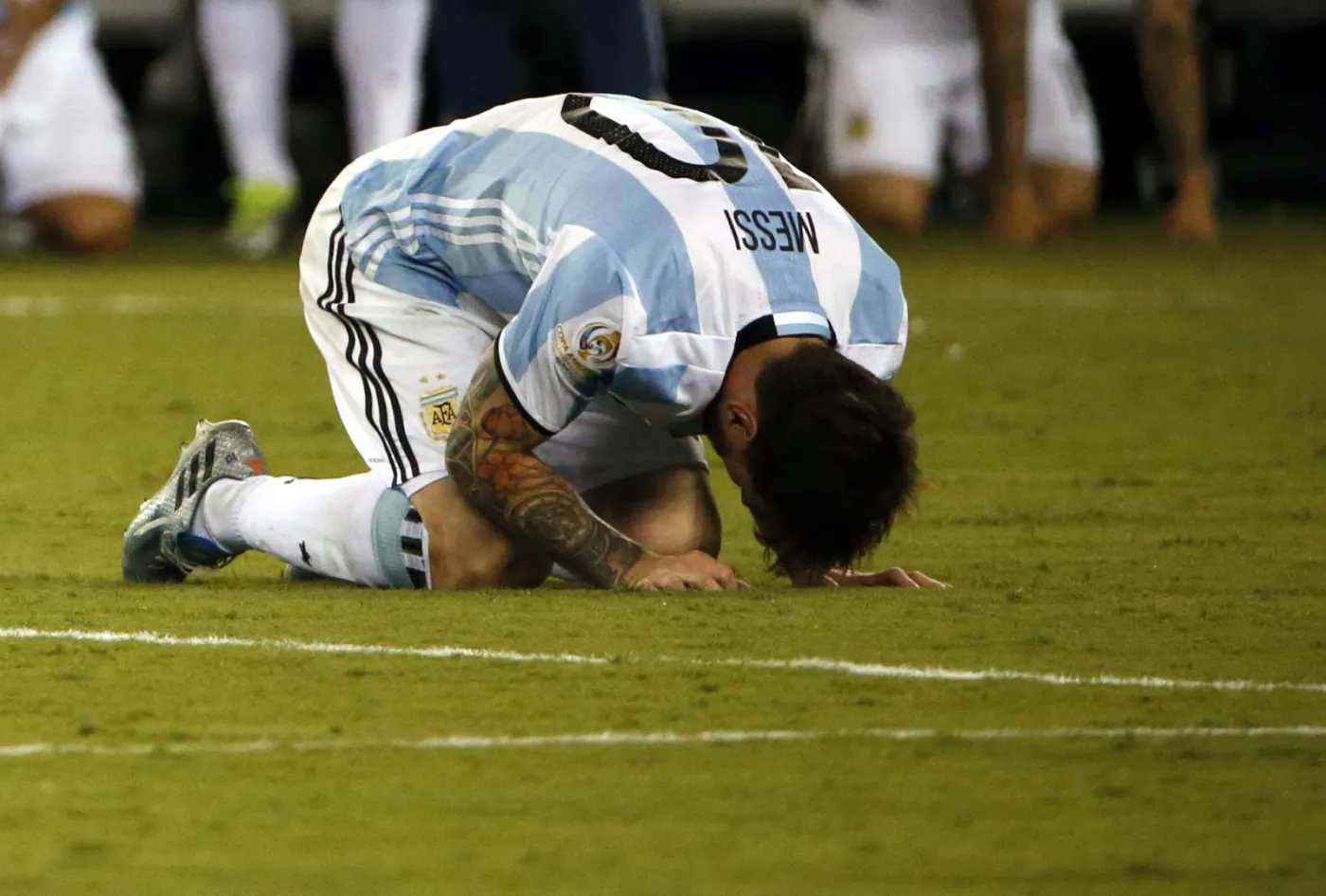 9222634-lionel-messi-zakonczyl-reprezentacyjna.jpg