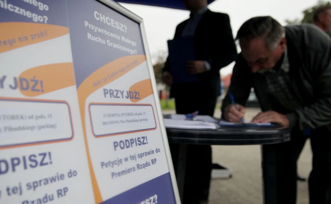 9388451-akcja-zbierania-podpisow-pod-petycja.jpg