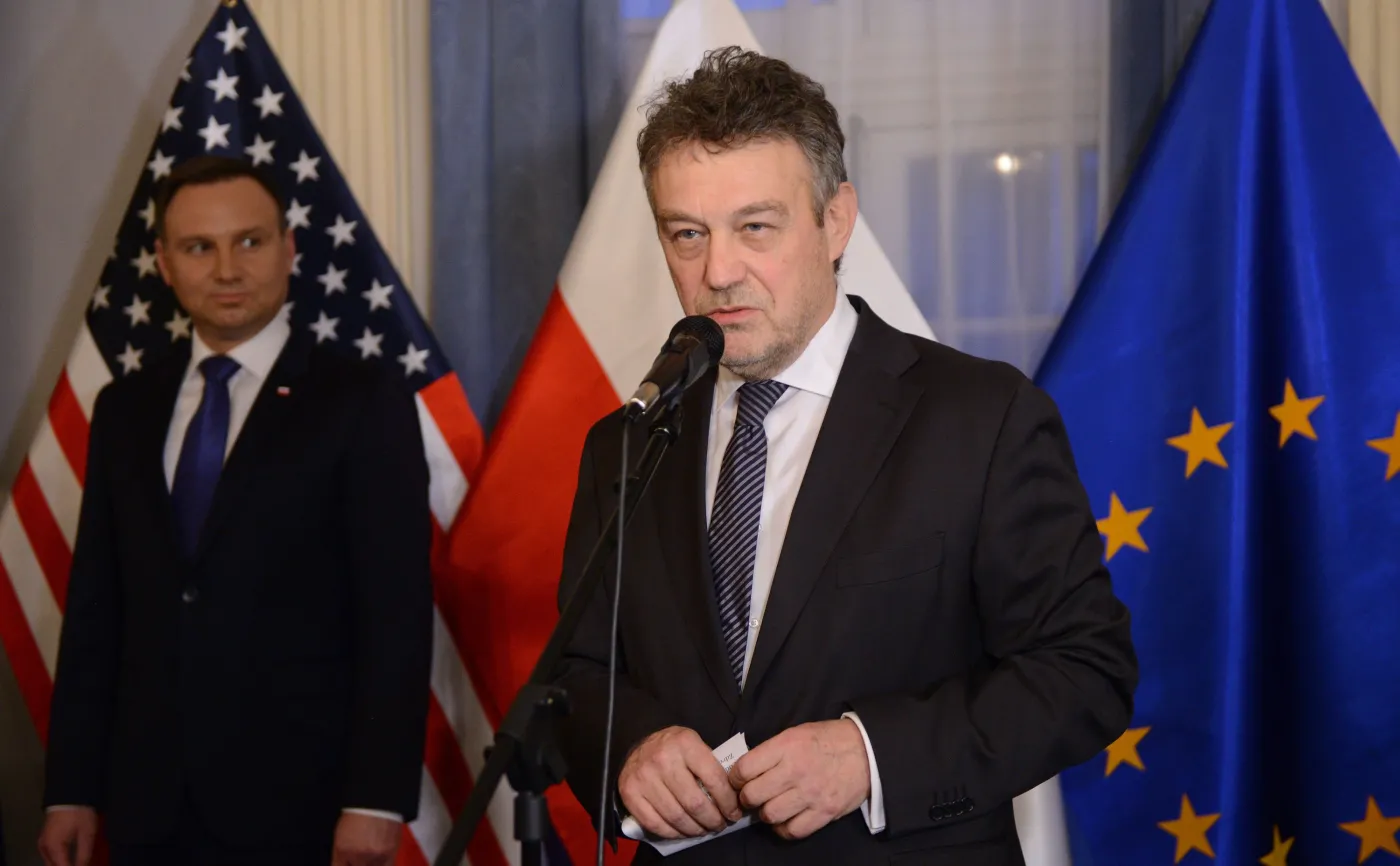 Prezydent RP Andrzej Duda i ambasador Polski w USA Ryszard Schnepf podczas spotkania z przedstawicielami Polonii amerykańskiej w siedzibie ambasady Polski w Waszyngtonie