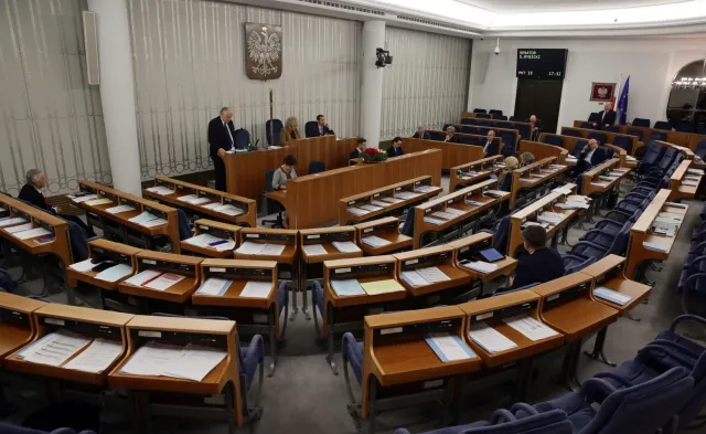 Senat przyjął bez poprawek ostatnią z trzech ustaw autorstwa PiS o TK
