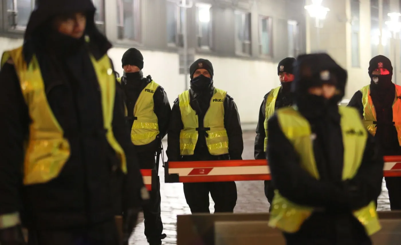 Policja przed Sejmem podczas dalszego ciągu protestu