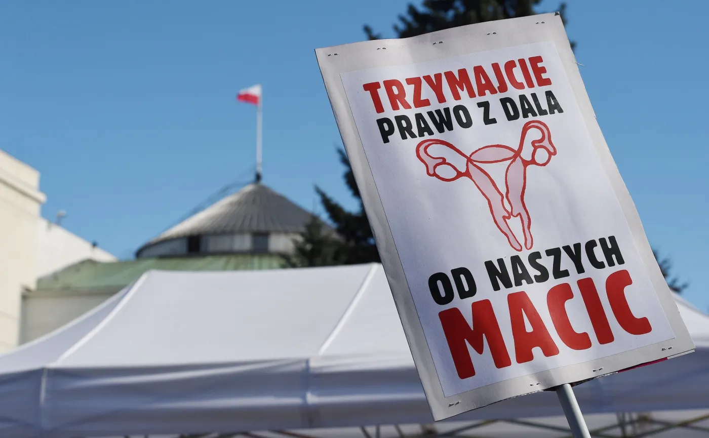 Demonstracja przed Sejmem pod hasłem "Ani kroku dalej - Ratujmy Kobiety" przeciwko projektowi ustawy 'Stop Aborcji'