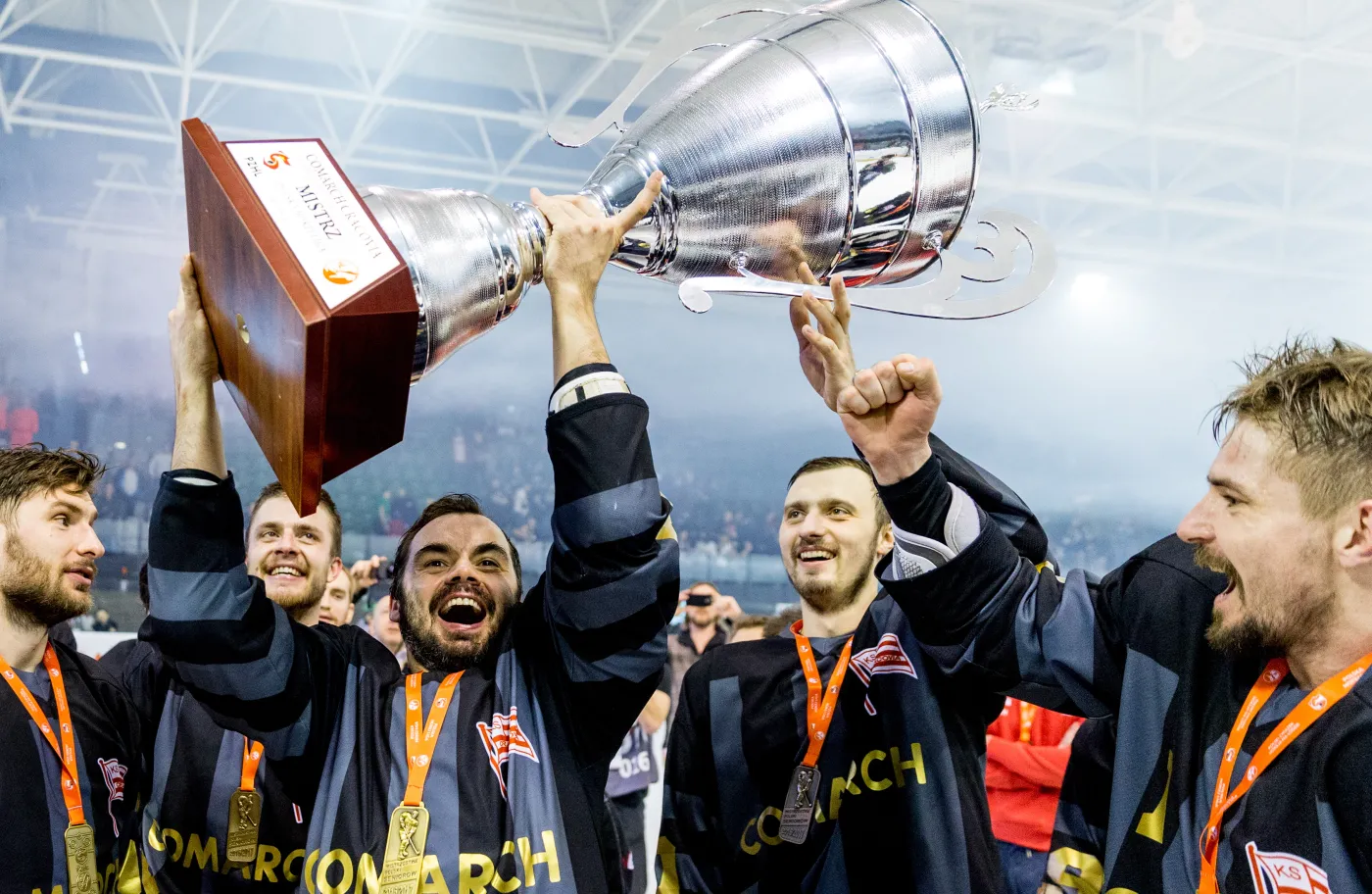 Zawodnicy Comarch Cracovii świętują zdobycie tytułu Mistrza Polski