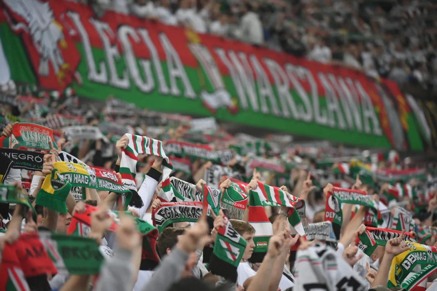 Kibice Legii Warszawa podczas meczu 27. kolejki piłkarskiej Ekstraklasy z Pogonią Szczecin