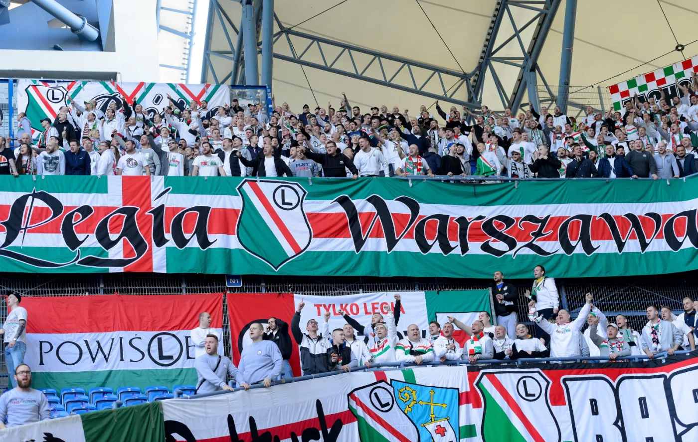 10050915-kibice-legii-warszawa-podczas-meczu.jpg