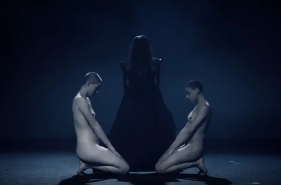 Kadr z teledysku "Systemagic" zespołu Goldfrapp