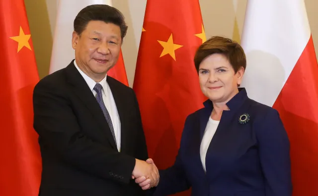 Premier Szydło jedzie po pieniądze do Chin. Chce, by Pekin zainwestował w szybką kolej i centralne lotnisko w Polsce