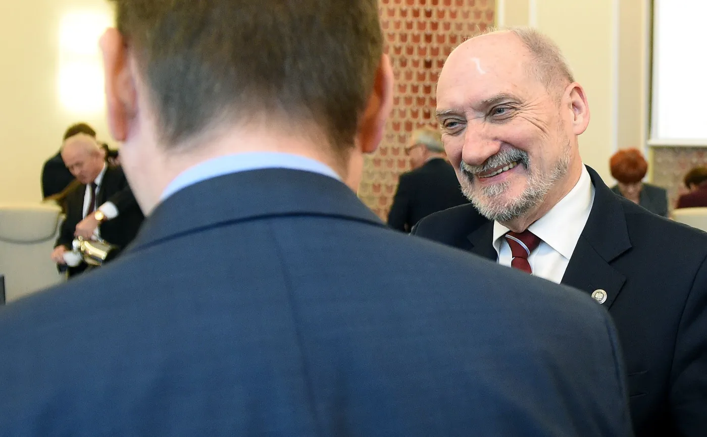 Antoni Macierewicz przed posiedzeniem rządu