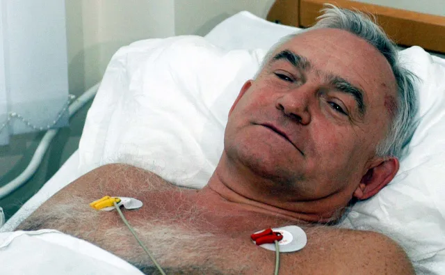 Leszek Miller: Jak rządzić krajem ze szpitala? Jeździłem na wózku, kładłem się na korytarzu...