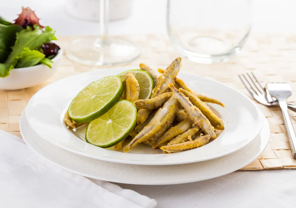 9914522-pescaito-frito-tradycyjne-hiszpanskie.jpg