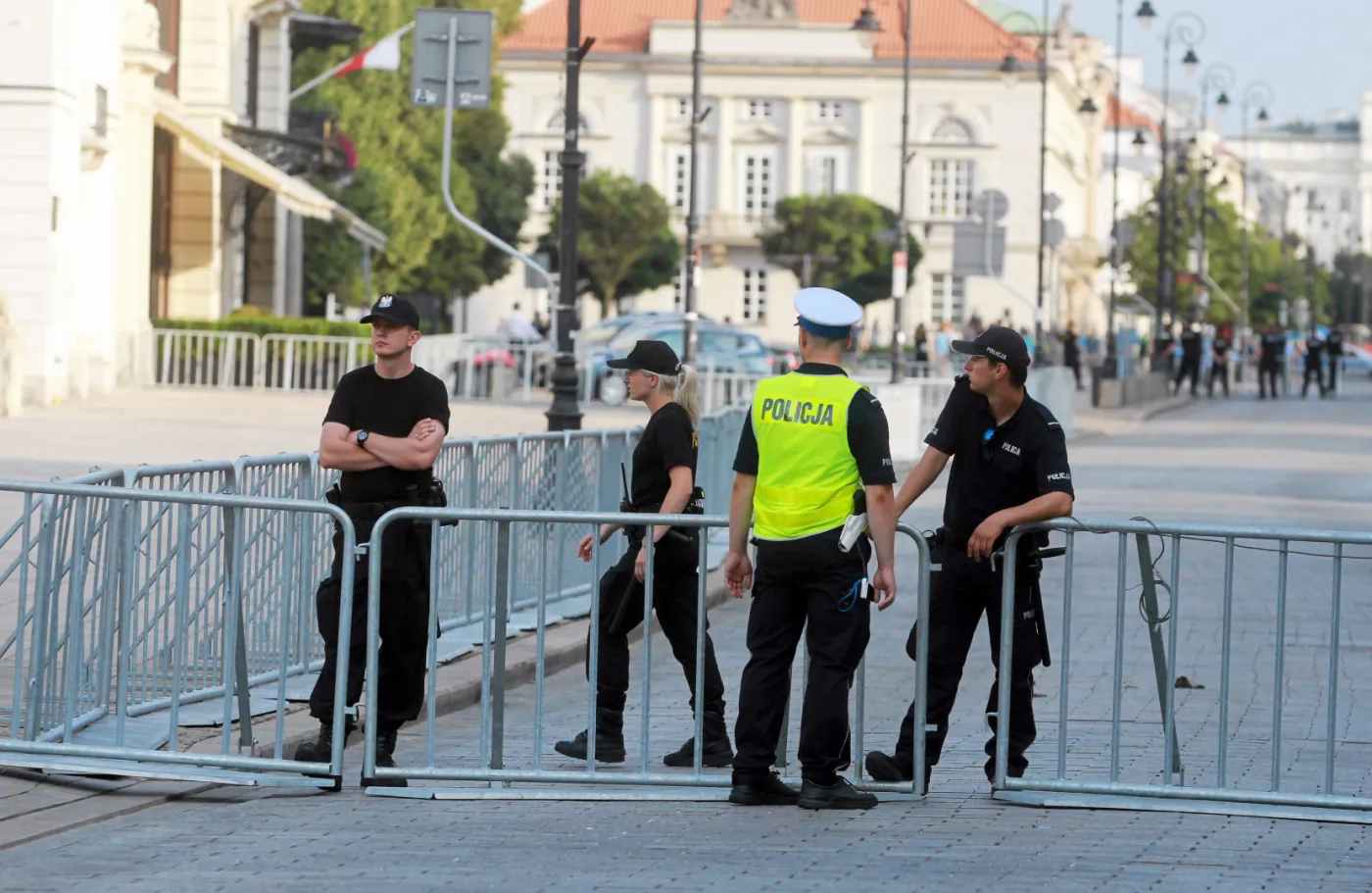 Barierki na Krakowskim Przedmieściu w Warszawie2