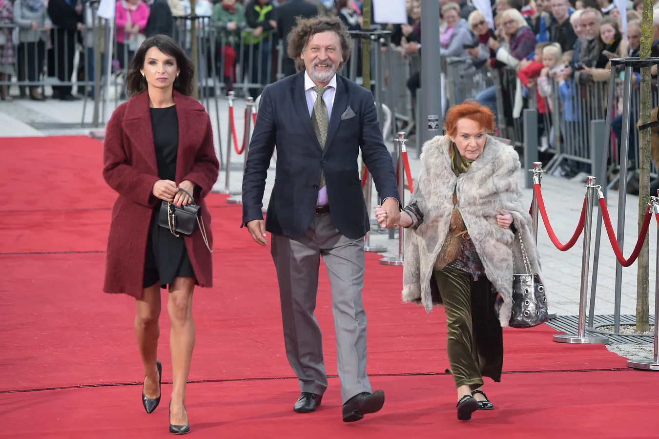 Śliwkowe usta i te nogi... Trafiona stylizacja Marty Kaczyńskiej na festiwalu w Gdyni