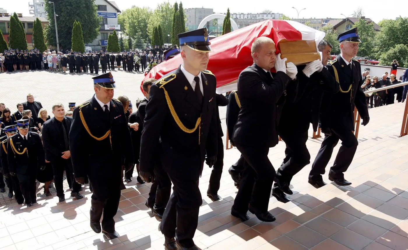 10195866-uroczystosci-pogrzebowe-29-letniego.jpg