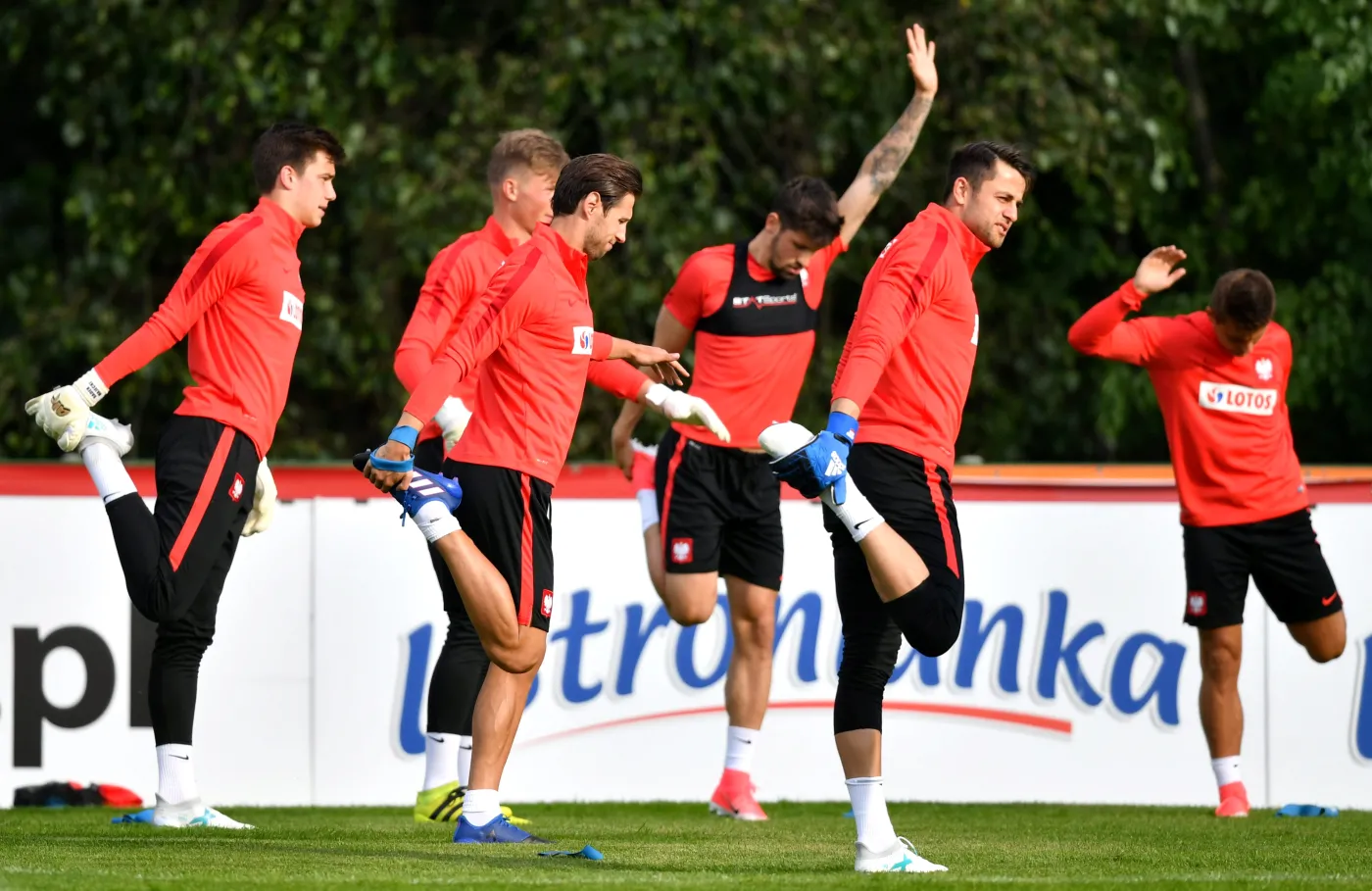 Radosław Majecki, Grzegorz Krychowiak, Paweł Wszołek i Łukasz Fabiański, podczas treningu piłkarskiej reprezentacji Polski w Warszawie