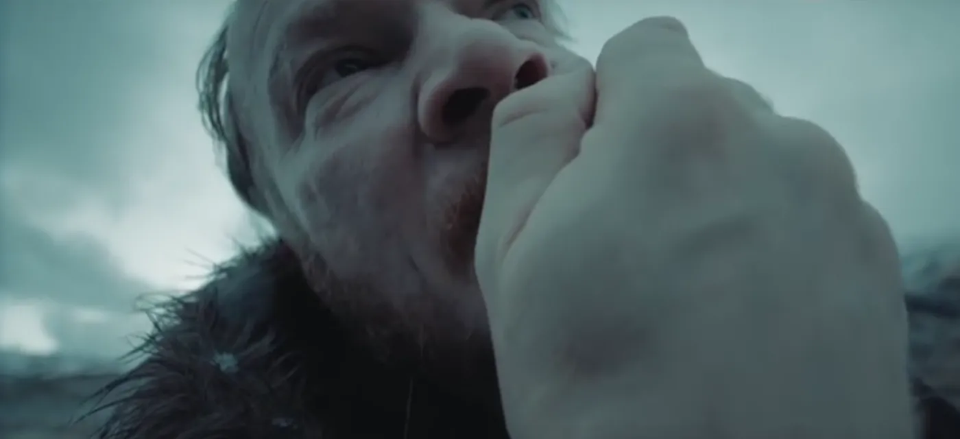 Eryk Lubos w teledysku Marka Dyjaka 