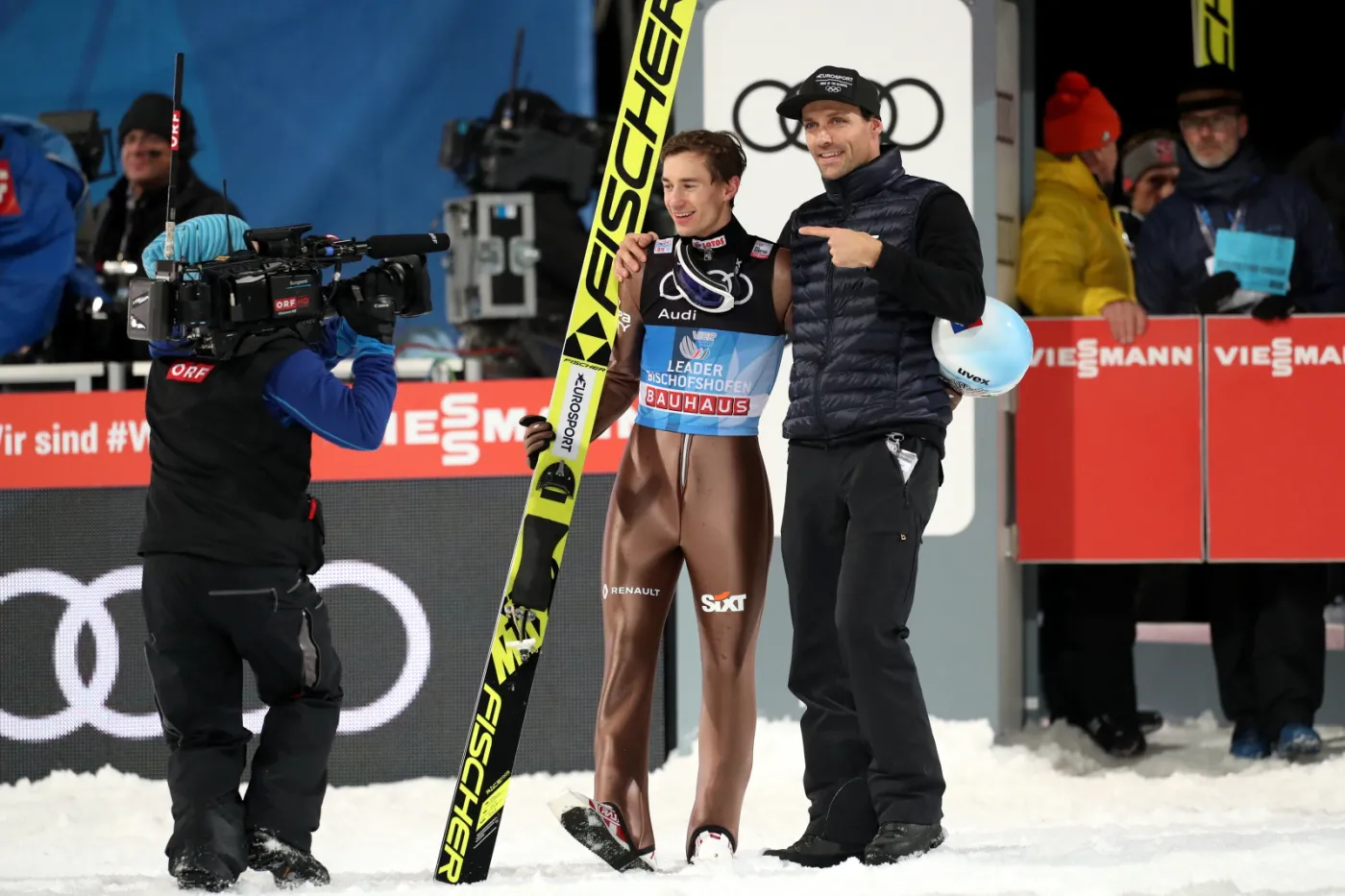 10693651-kamil-stoch-i-byly-niemiecki-skoczek.jpg