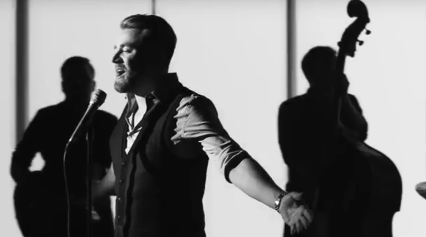 Kadr z teledysku Kuby Badacha "Wracam do siebie"