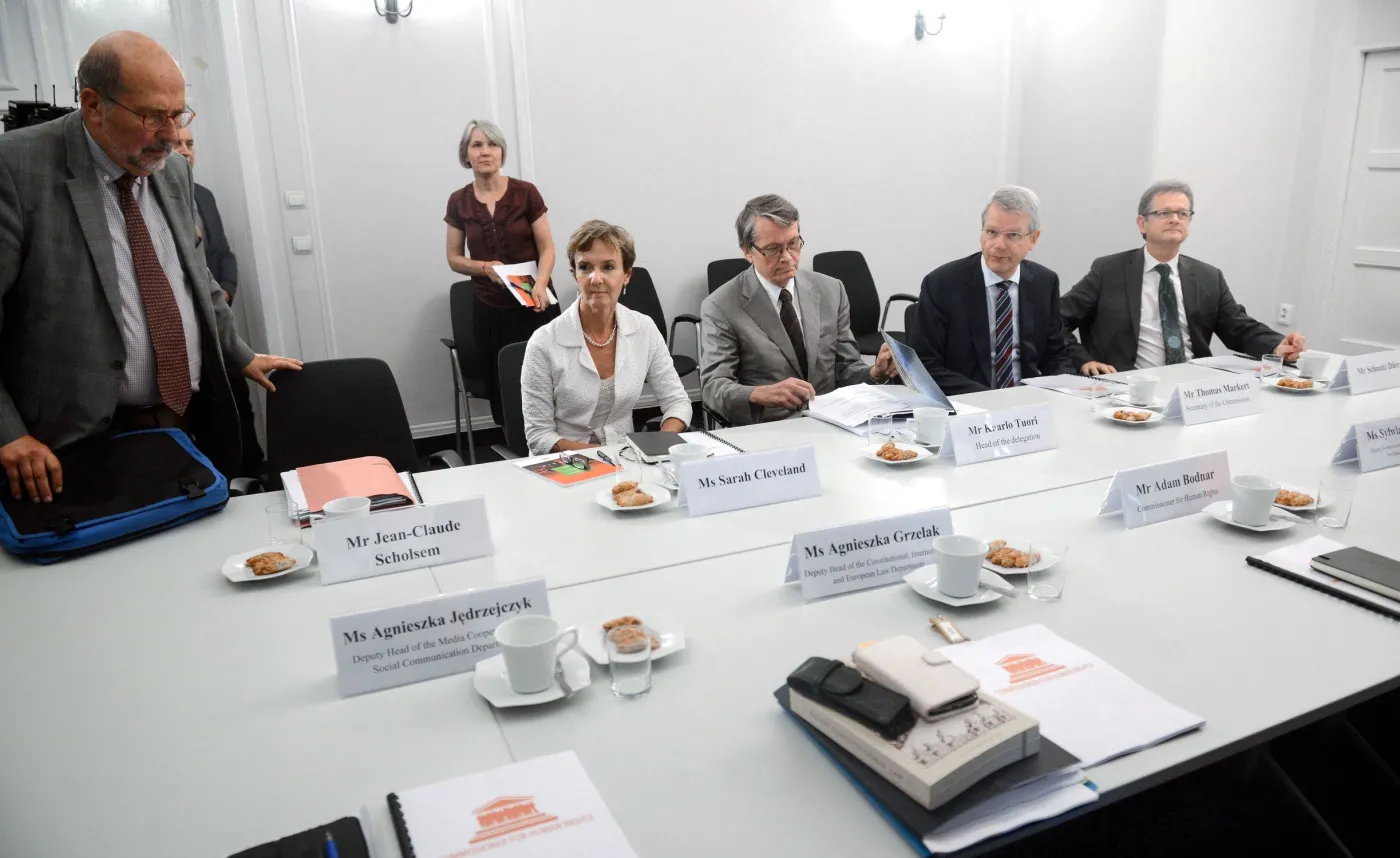 Członkowie Komisji Weneckiej podczas wizyty w Polsce w 2016 roku