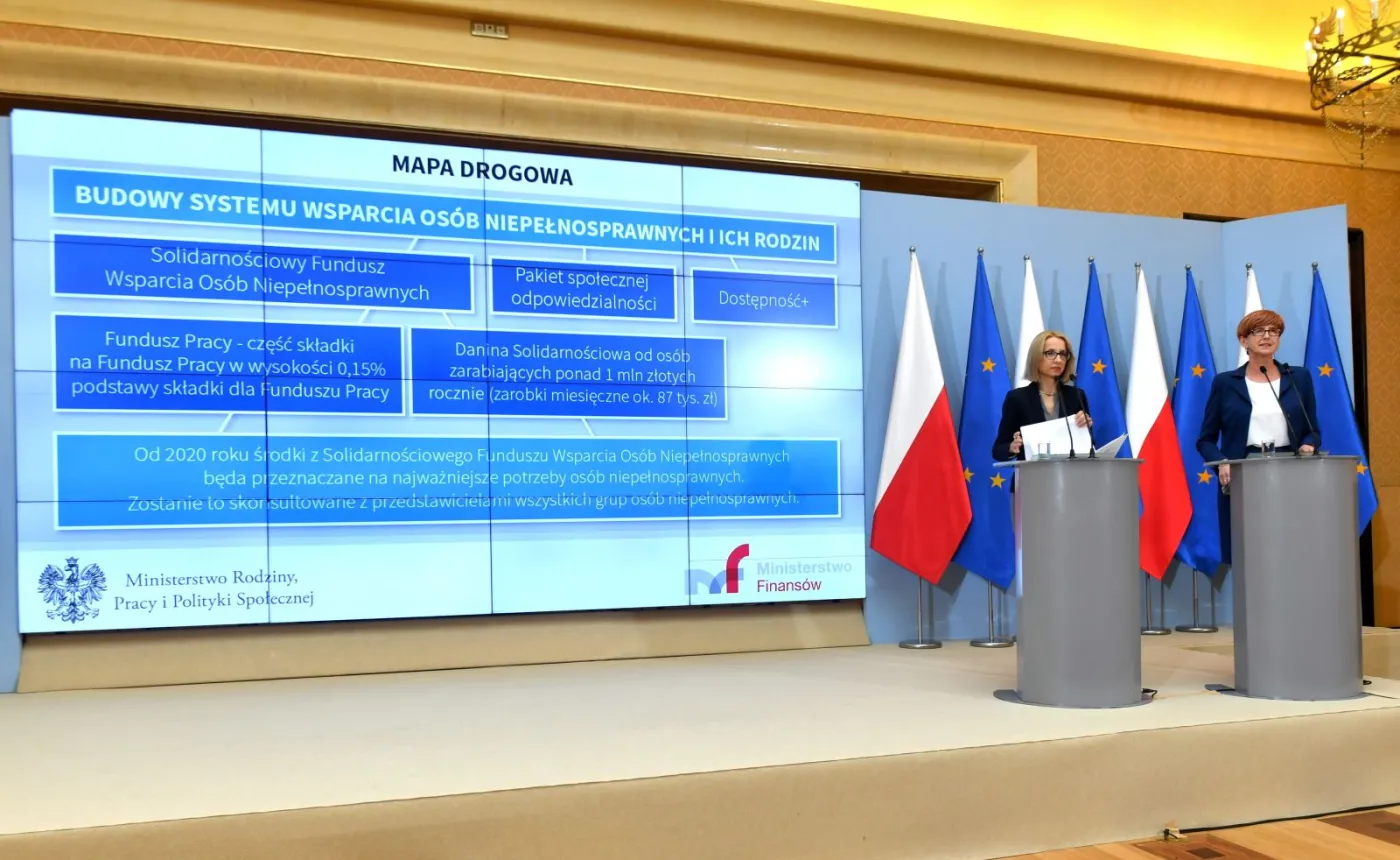 Minister finansów Teresa Czerwińska (2P) i minister rodziny, pracy i polityki społecznej Elżbieta Rafalska (P) 