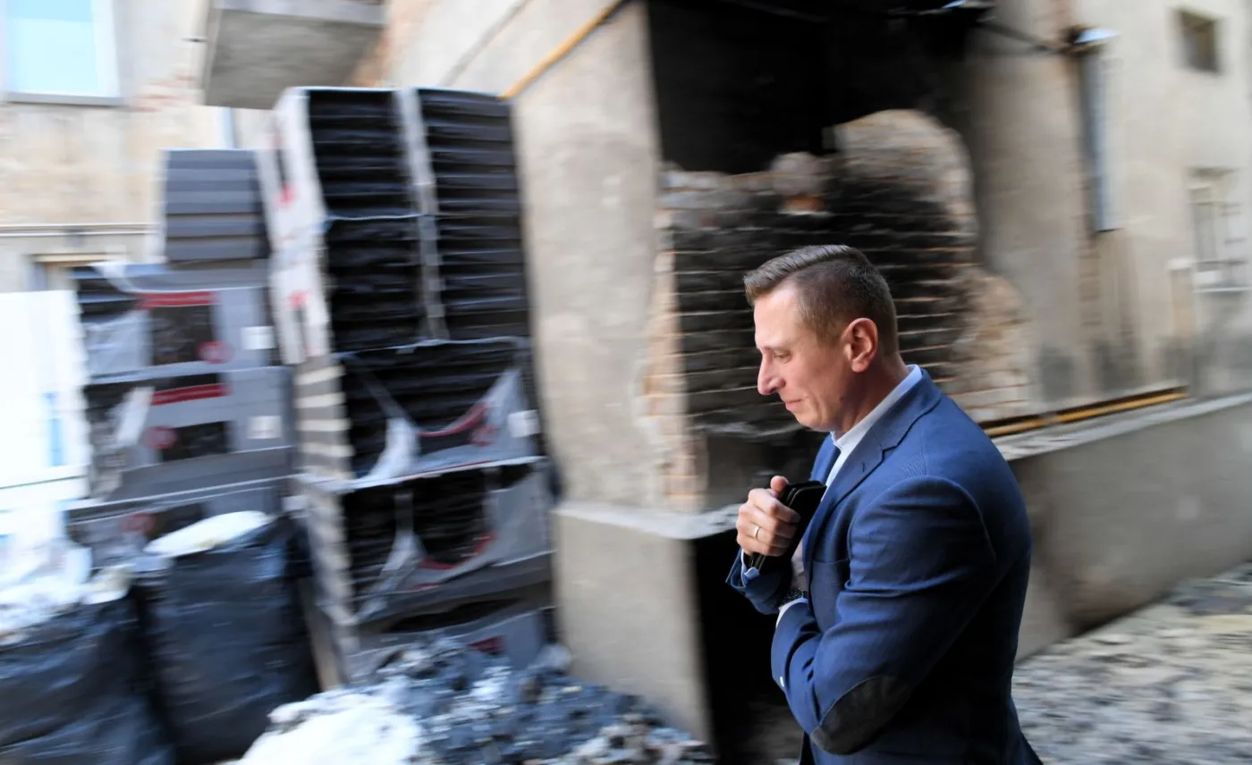 Neumann zaapelował do Brudzińskiego i Ziobry ws. pożaru przy kamienicy, gdzie mieszka poseł Brejza. "To nie są żarty"