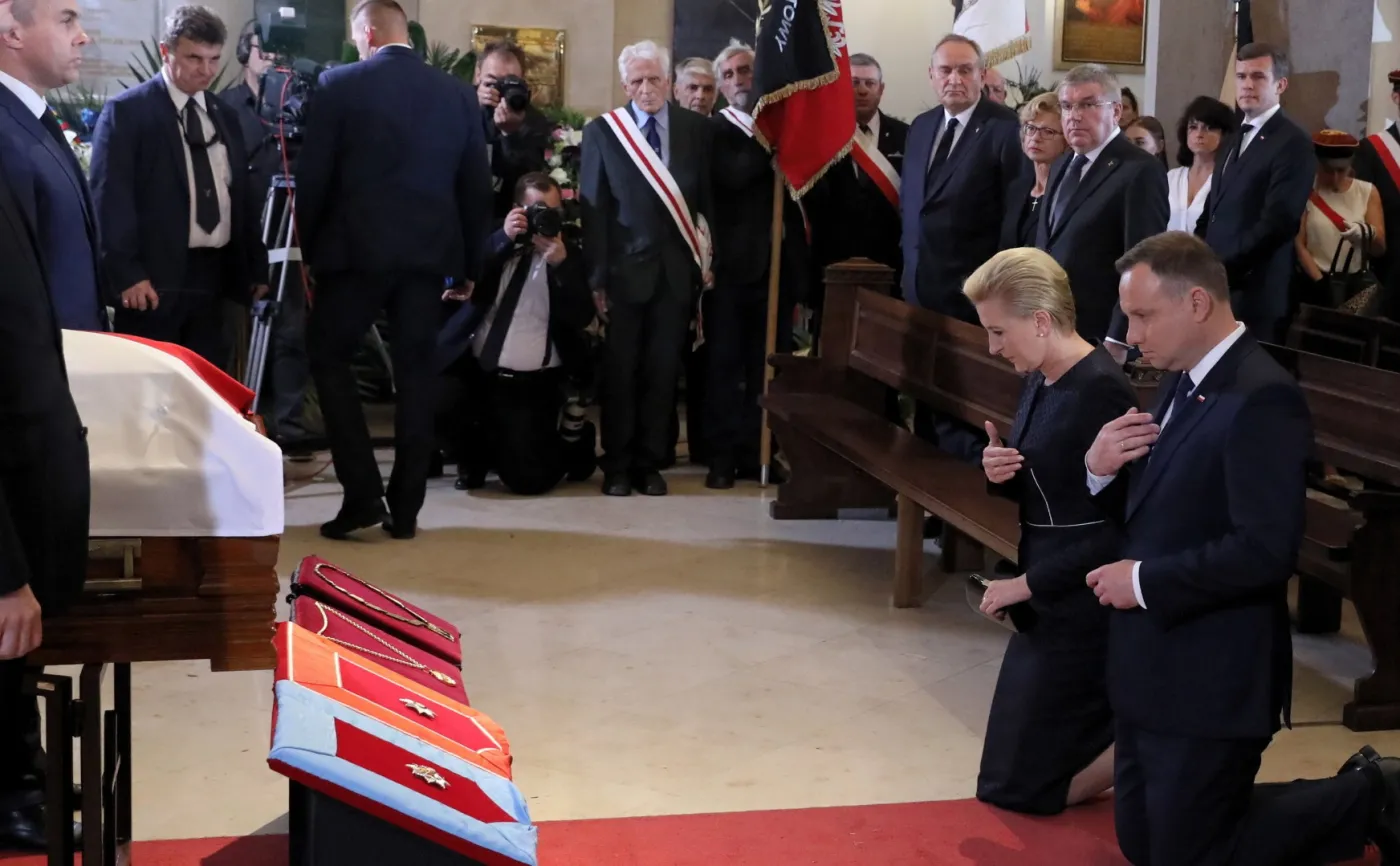 11100114-para-prezydencka-na-pogrzebie-ireny.jpg