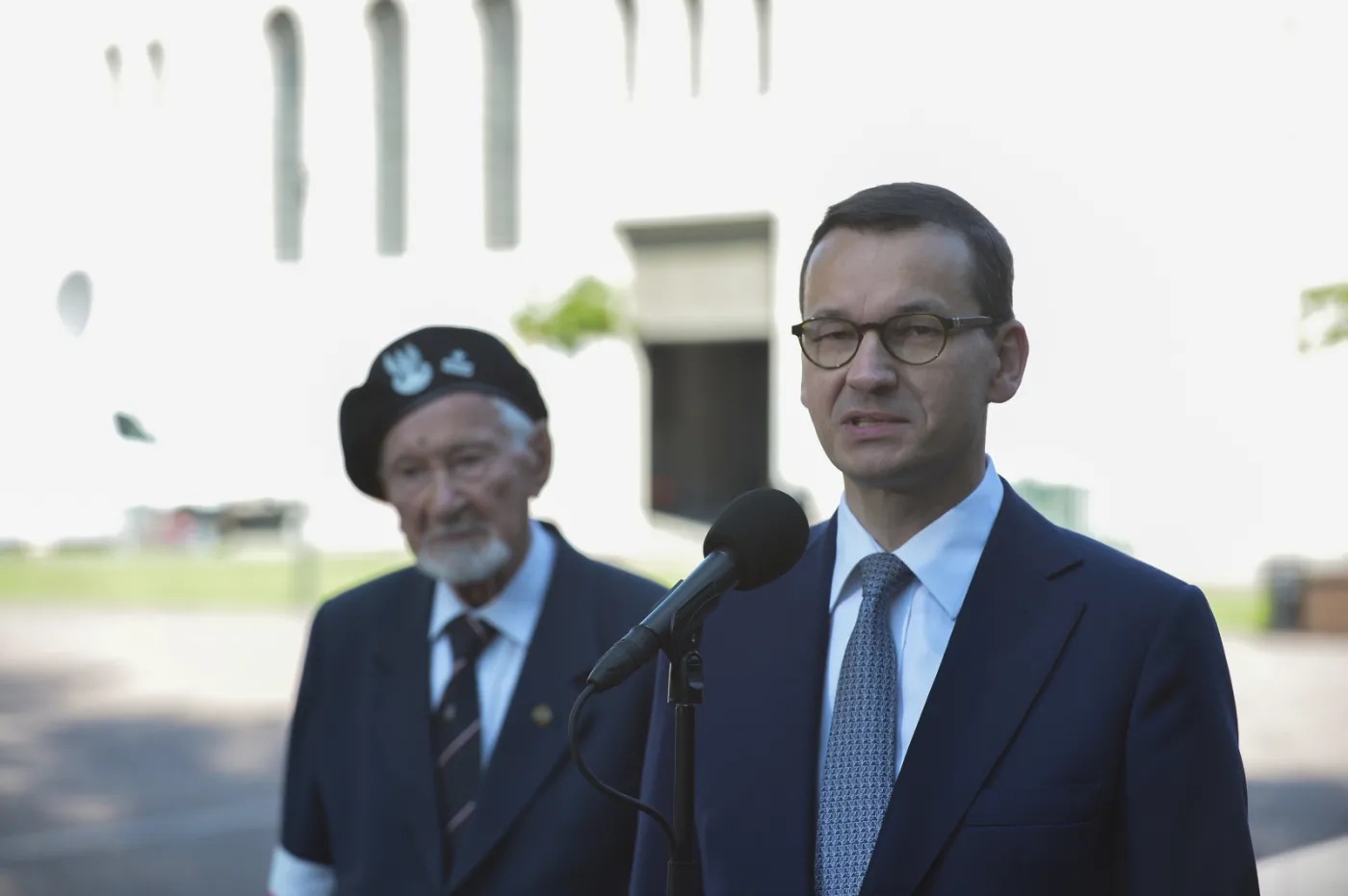 Premier Mateusz Morawiecki  i prezes Zarządu Głównego Światowego Związku Żołnierzy AK Leszek Żukowski ps. „Antek”