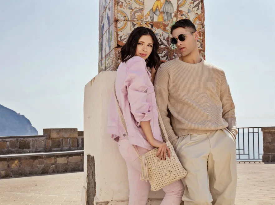 Stworzona do bycia seksowną Włoszką! Klaudia Halejcio ambasadorką torebek znanej marki