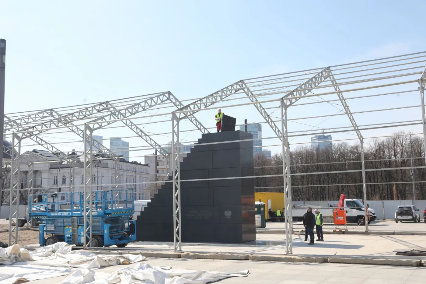 Pomnik ofiar katastrofy smoleńskiej w Warszawie