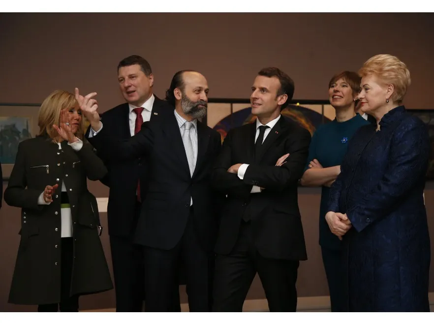 10893069-brigitte-macron-z-mezem-i-przywodcami.jpg
