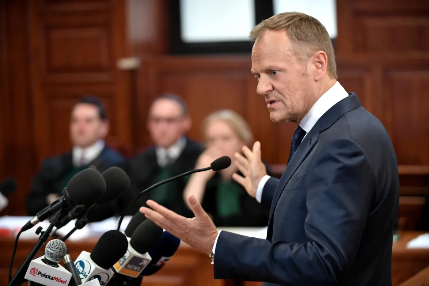Były premier, obecnie przewodniczący Rady Europejskiej Donald Tusk zeznaje