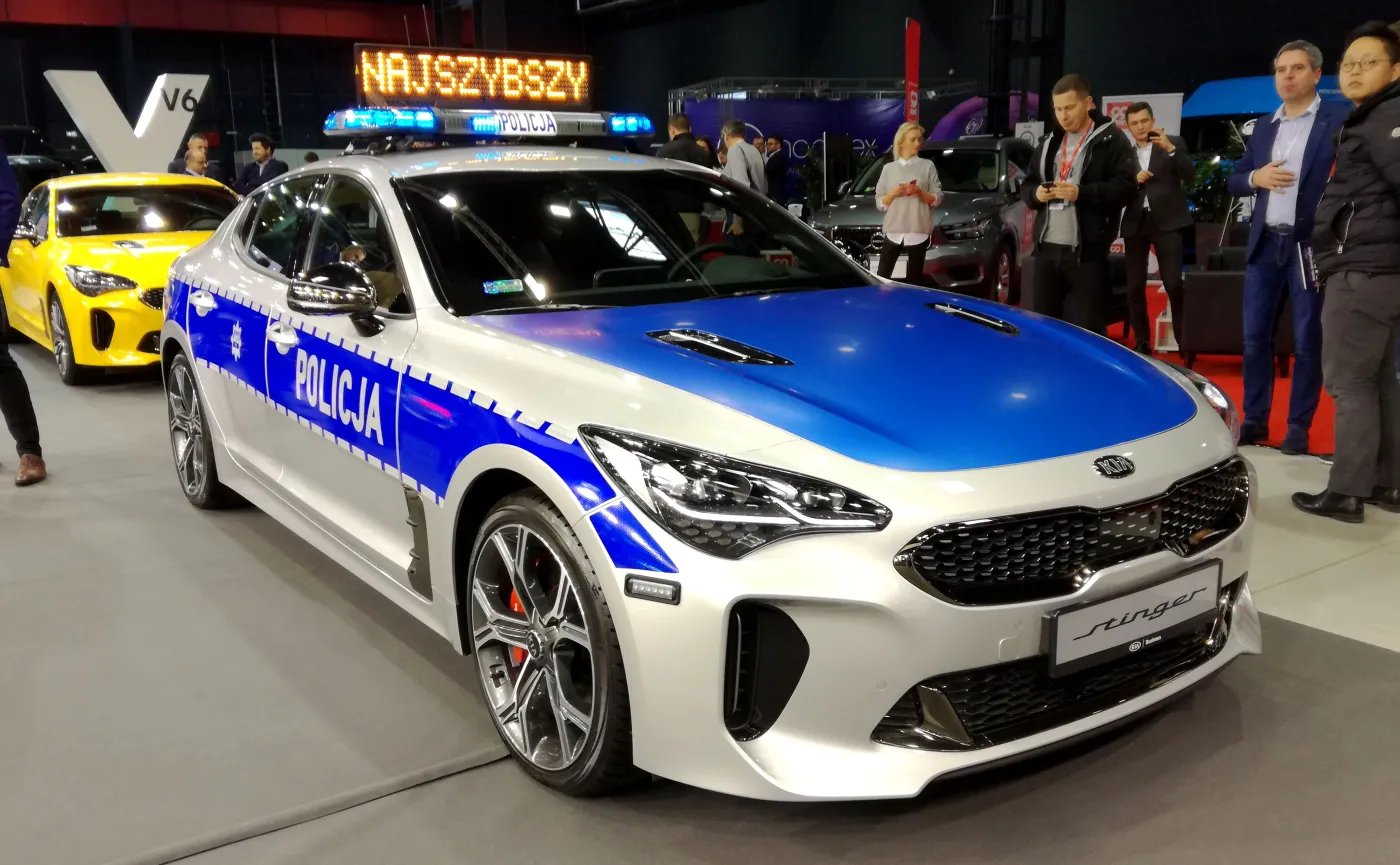 11763249-kia-stinger-gt-jako-radiowoz-poskiej.jpg
