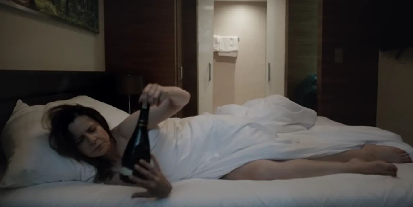 Agata Kulesza w filmi Kingi Dębskiej "Zabawa zabawa"