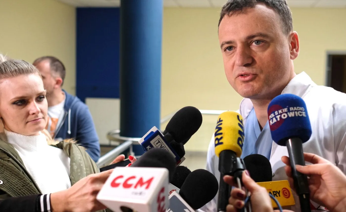 Dr Marek Ochman podczas konferencji prasowej z okazji Dnia Transplantologa w Śląskim Centrum Chorób Serca w Zabrzu